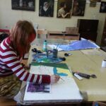 Ćwiczenia z technik nietypowych. Malarstwo z wykorzystaniem płynu maskującego