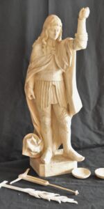 W trakcie rekonstrukcji figury z 1 poł. XXw., drewnianej, polichromowanej, wraz z postumentem, przedstawiającej Św. Michała Archanioła (zwieńczenie zrekonstruowanego ołtarza), dla kościoła p.w. Św. Augustyna w Świętochłowicach – Lipinach.