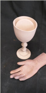 Zrekonstruowane fragmenty rzeźby