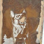 Ćwiczenia z technik nietypowych. Malarstwo na wtórnie wykorzystanym podłożu - fragmencie skorodowanej blachy. Praca studencka