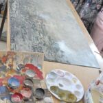 Ćwiczenia z technik nietypowych. Malarstwo na linoleum z wykorzystaniem efektu matrycy graficznej